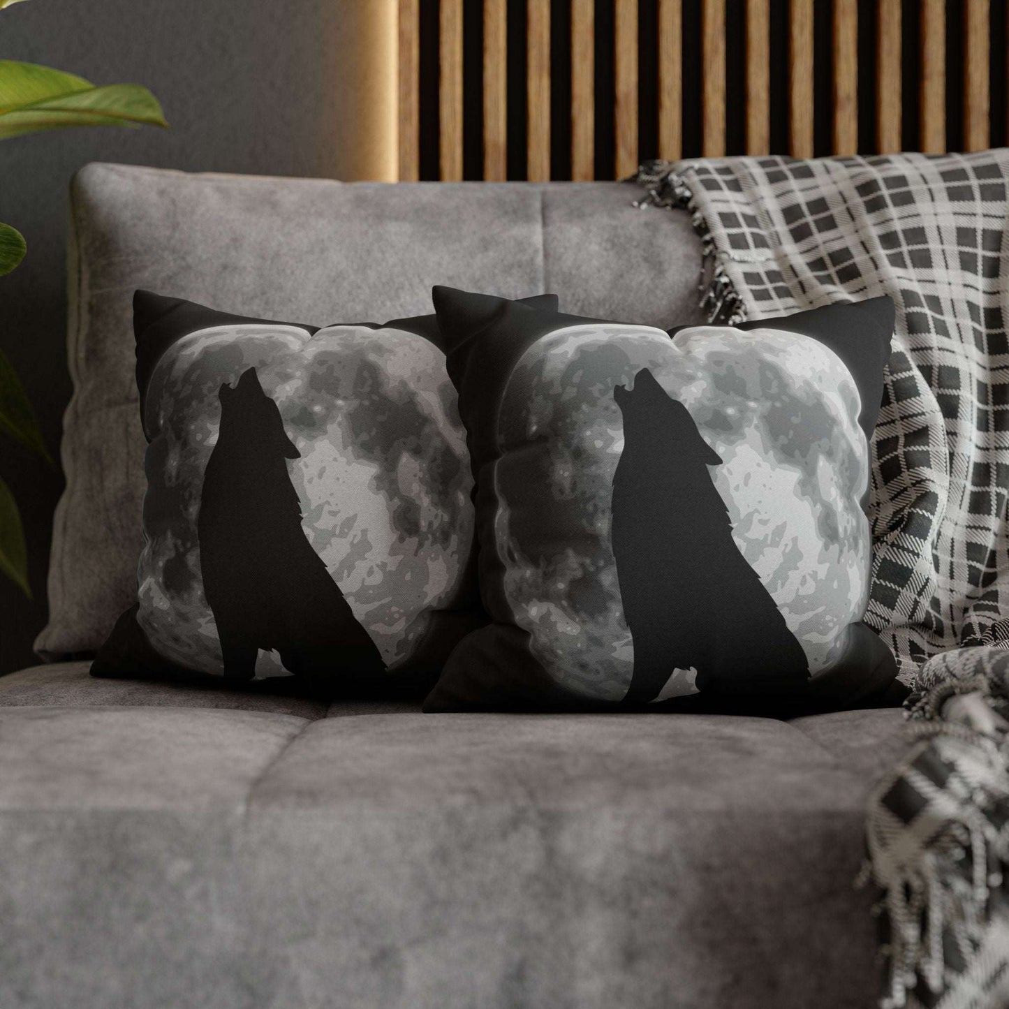Wolf Howling at the Moon Pillow Case