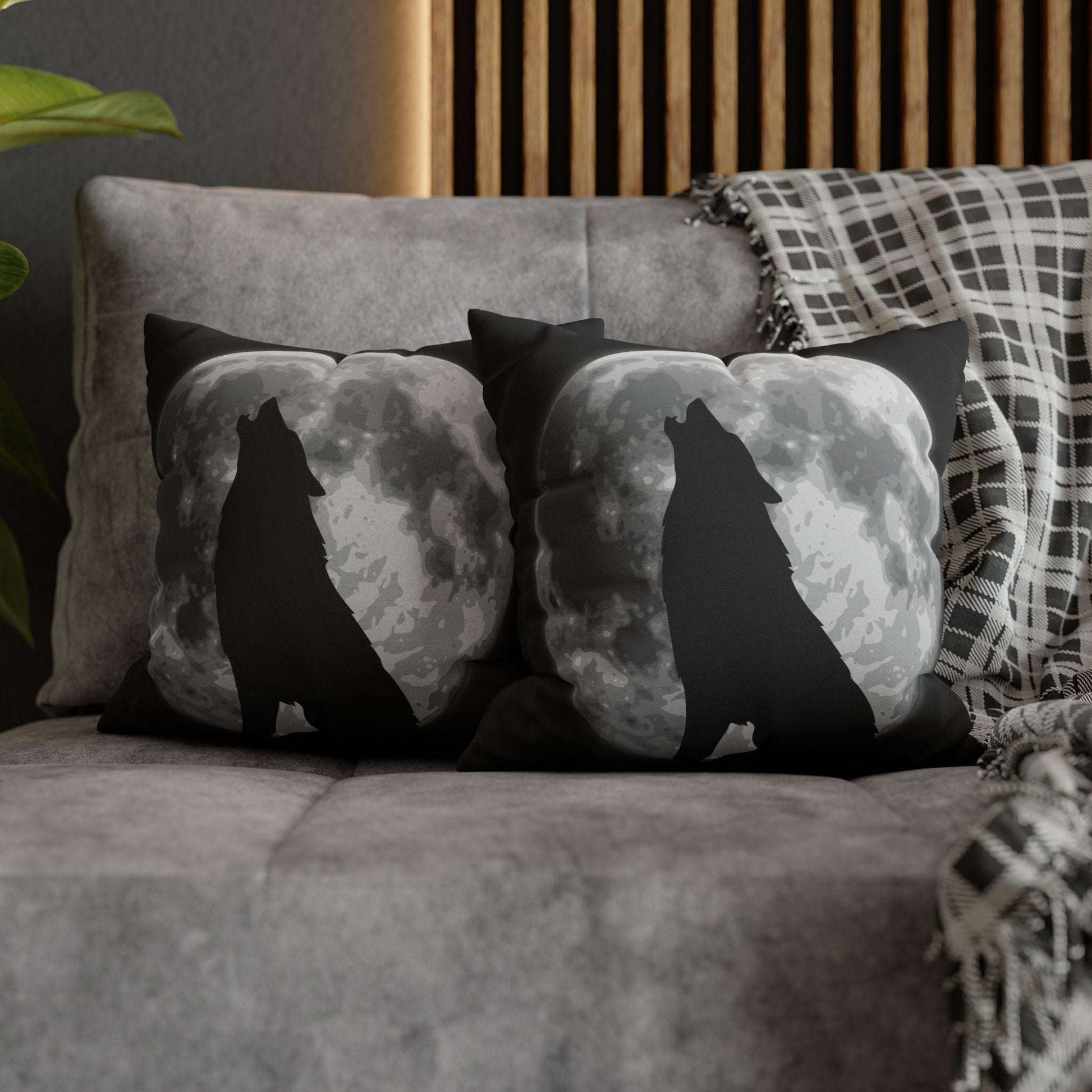 Wolf Howling at the Moon Pillow Case