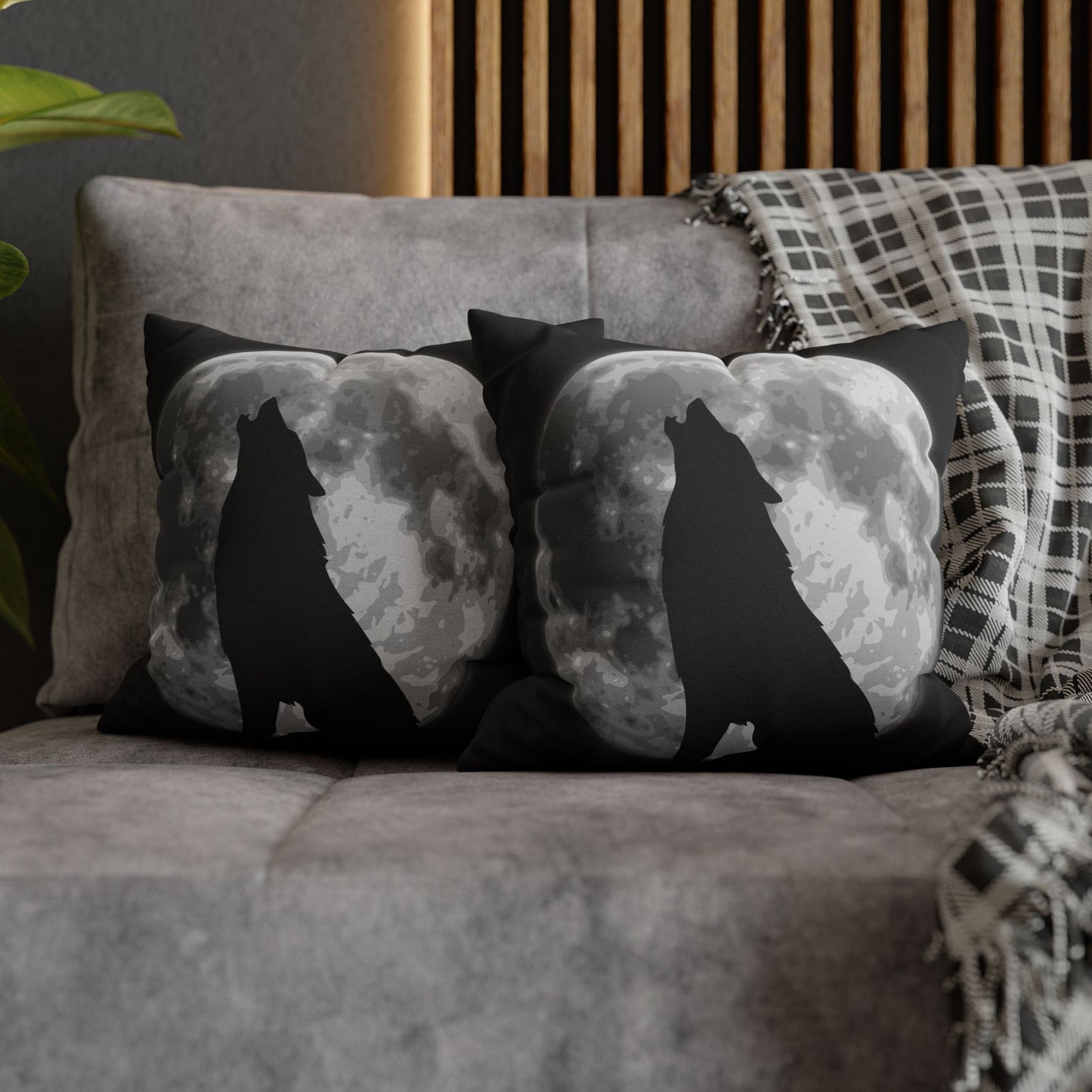 Wolf Howling at the Moon Pillow Case