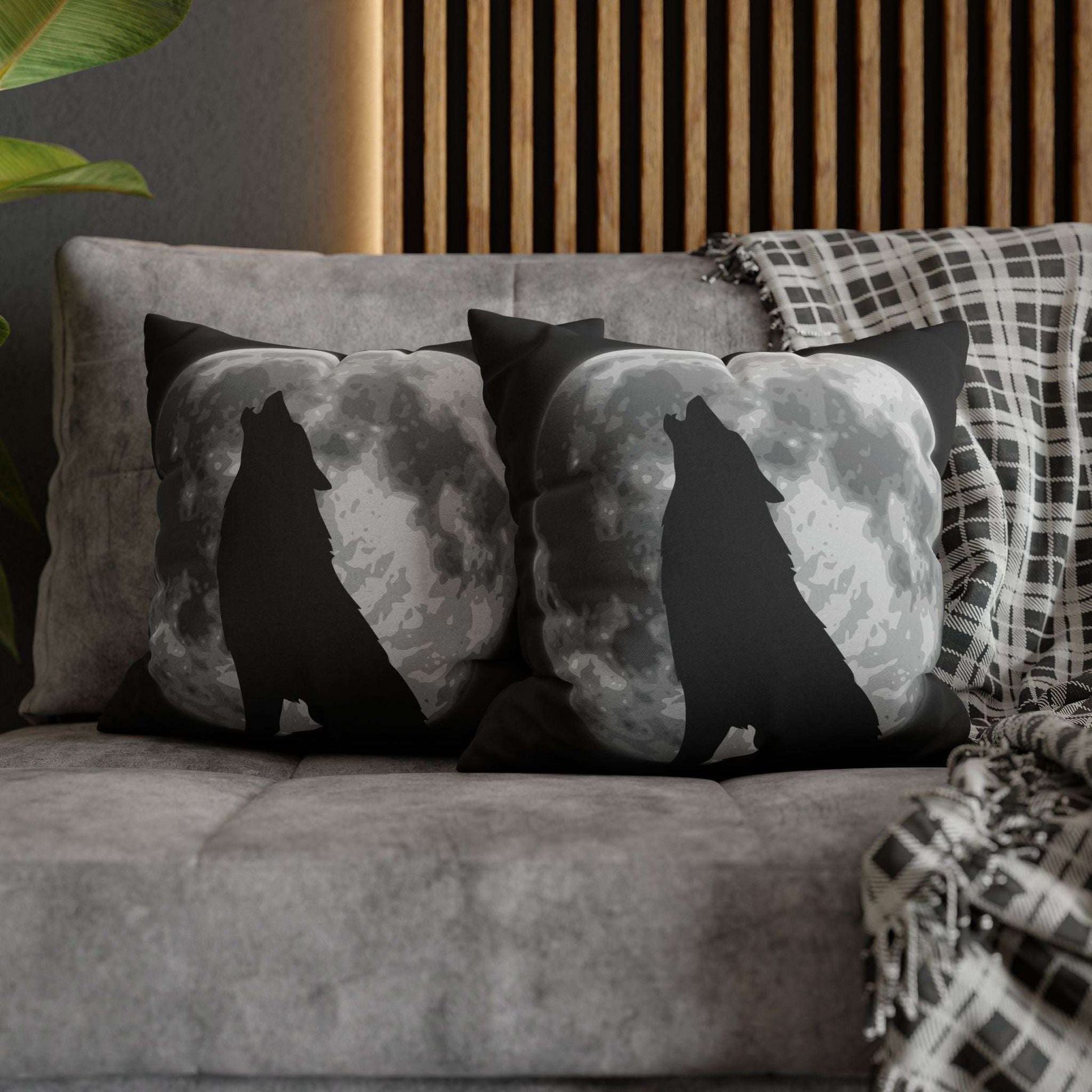 Wolf Howling at the Moon Pillow Case