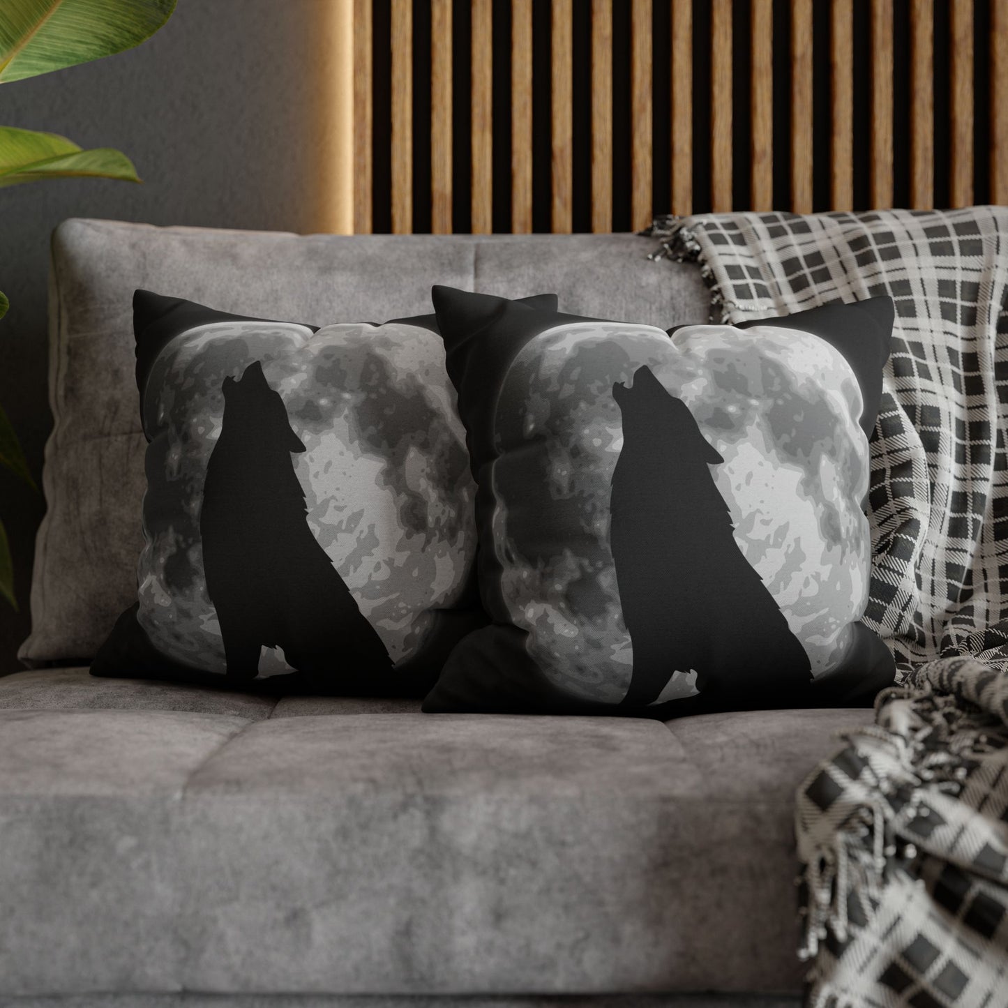 Wolf Howling at the Moon Pillow Case