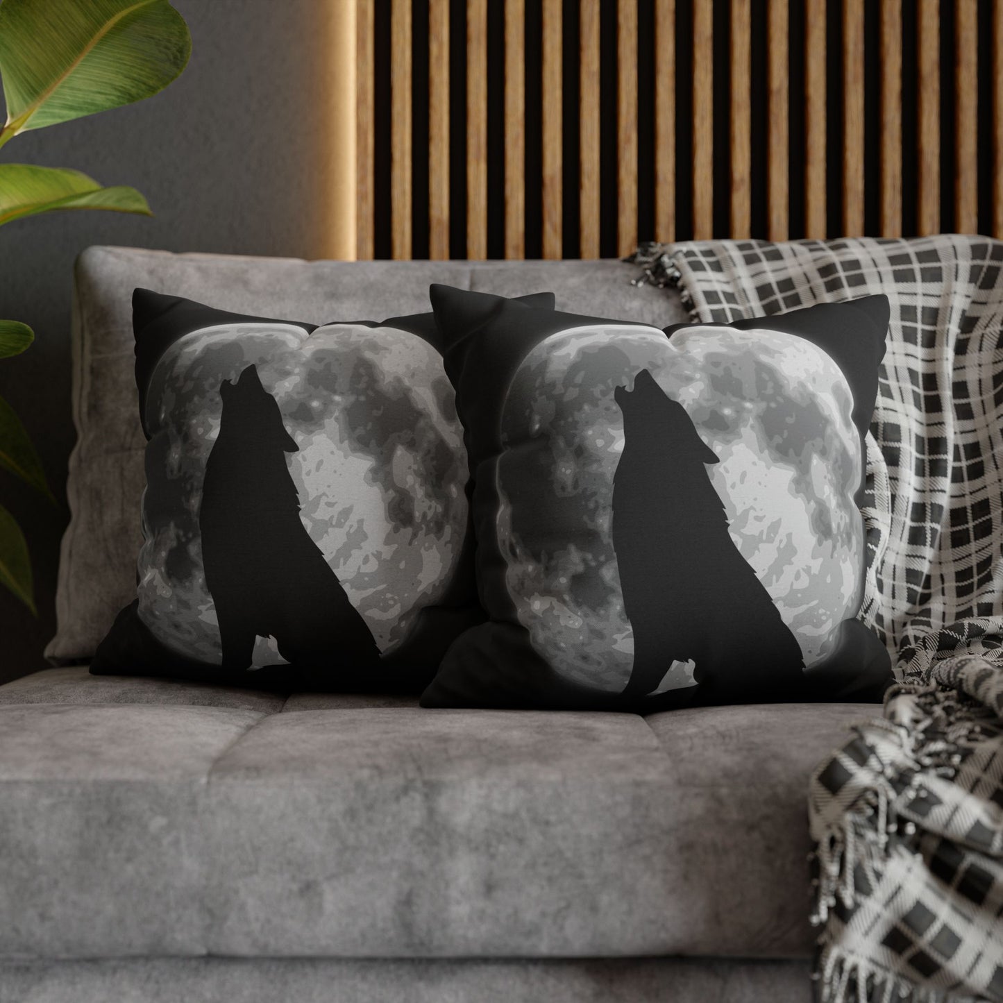 Wolf Howling at the Moon Pillow Case