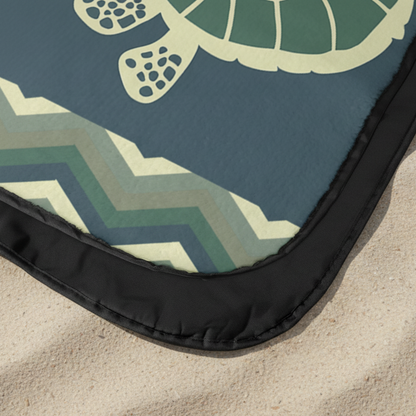Coastal_Turtle_Chevron_Packable_Beach_Bl_StadiumBlanket_CloseUp_H_Mockup.png_15448528